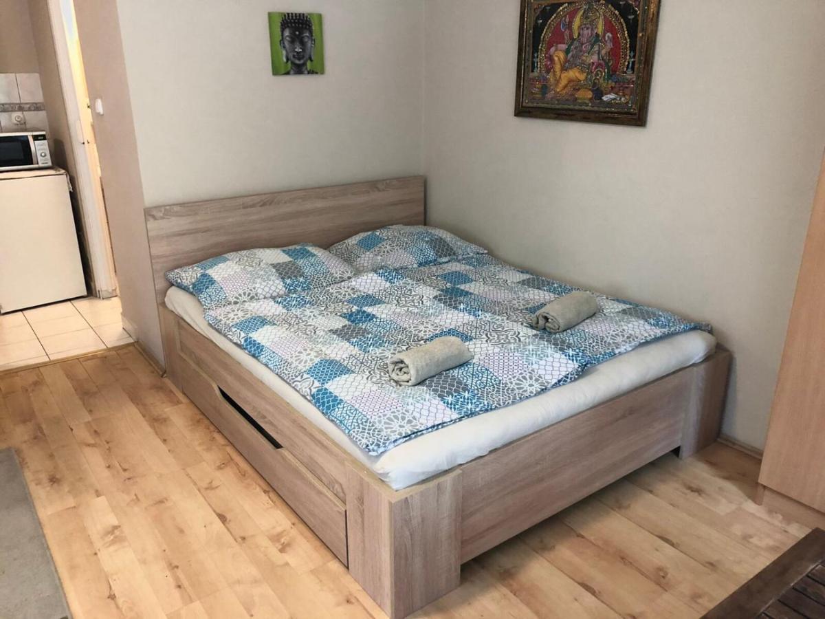 Tulipan Apartman Eger Buitenkant foto