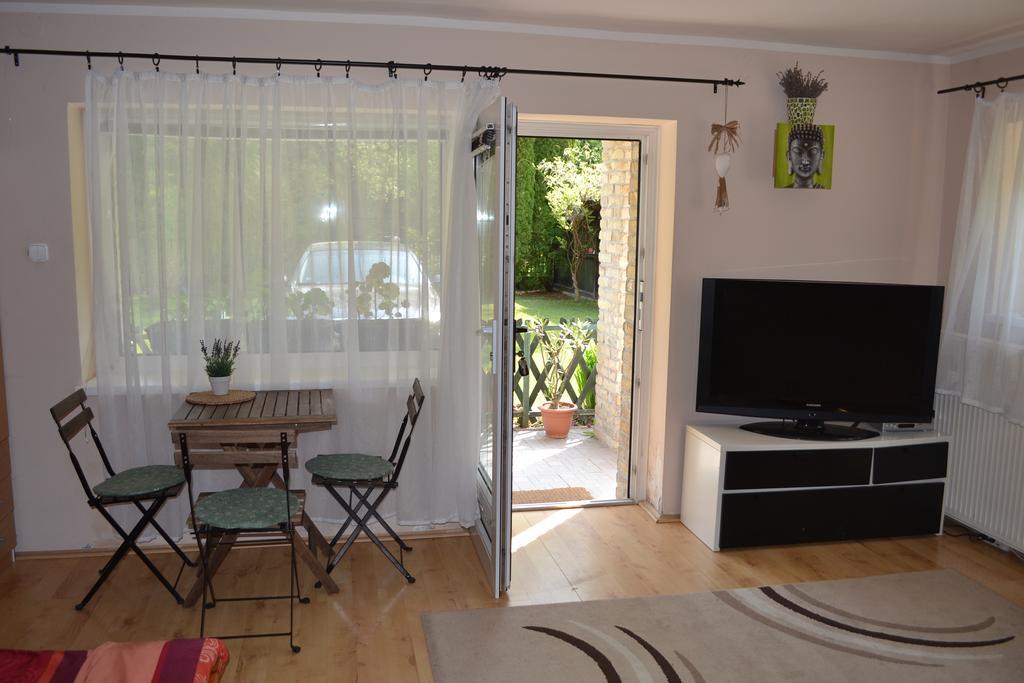 Tulipan Apartman Eger Buitenkant foto