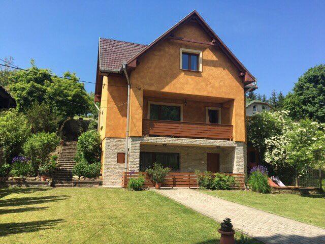 Tulipan Apartman Eger Buitenkant foto