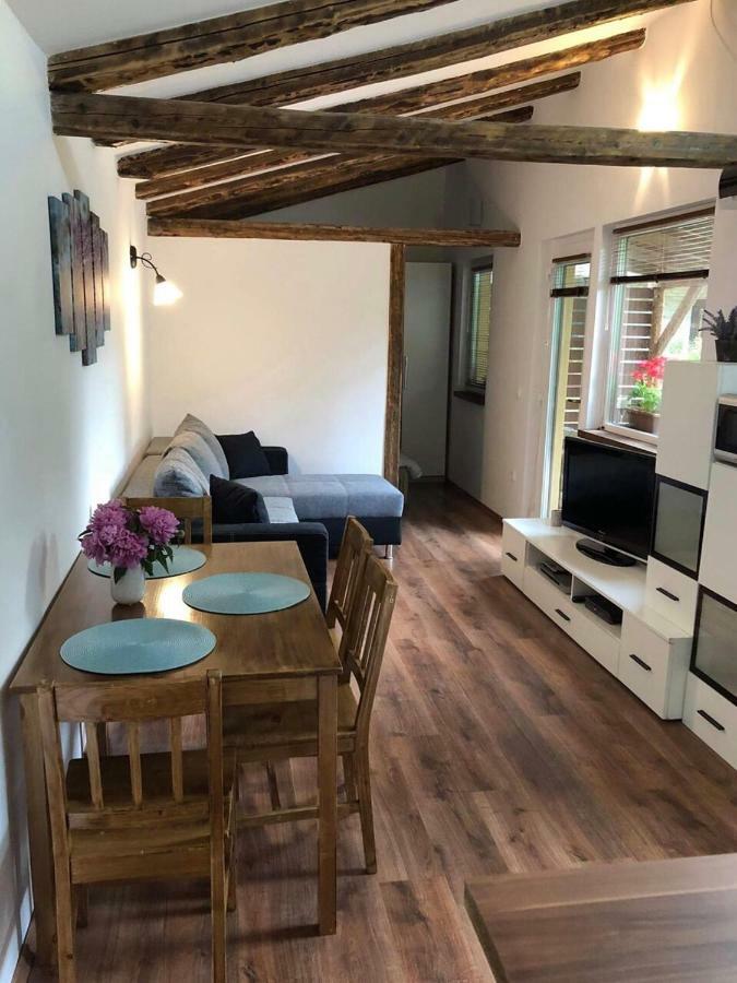 Tulipan Apartman Eger Buitenkant foto